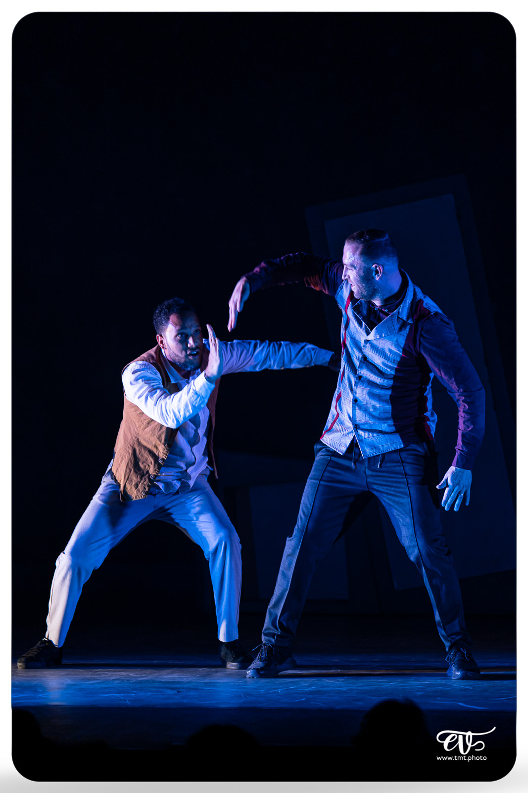 SUR LE FIL (CIE PYRAMID)